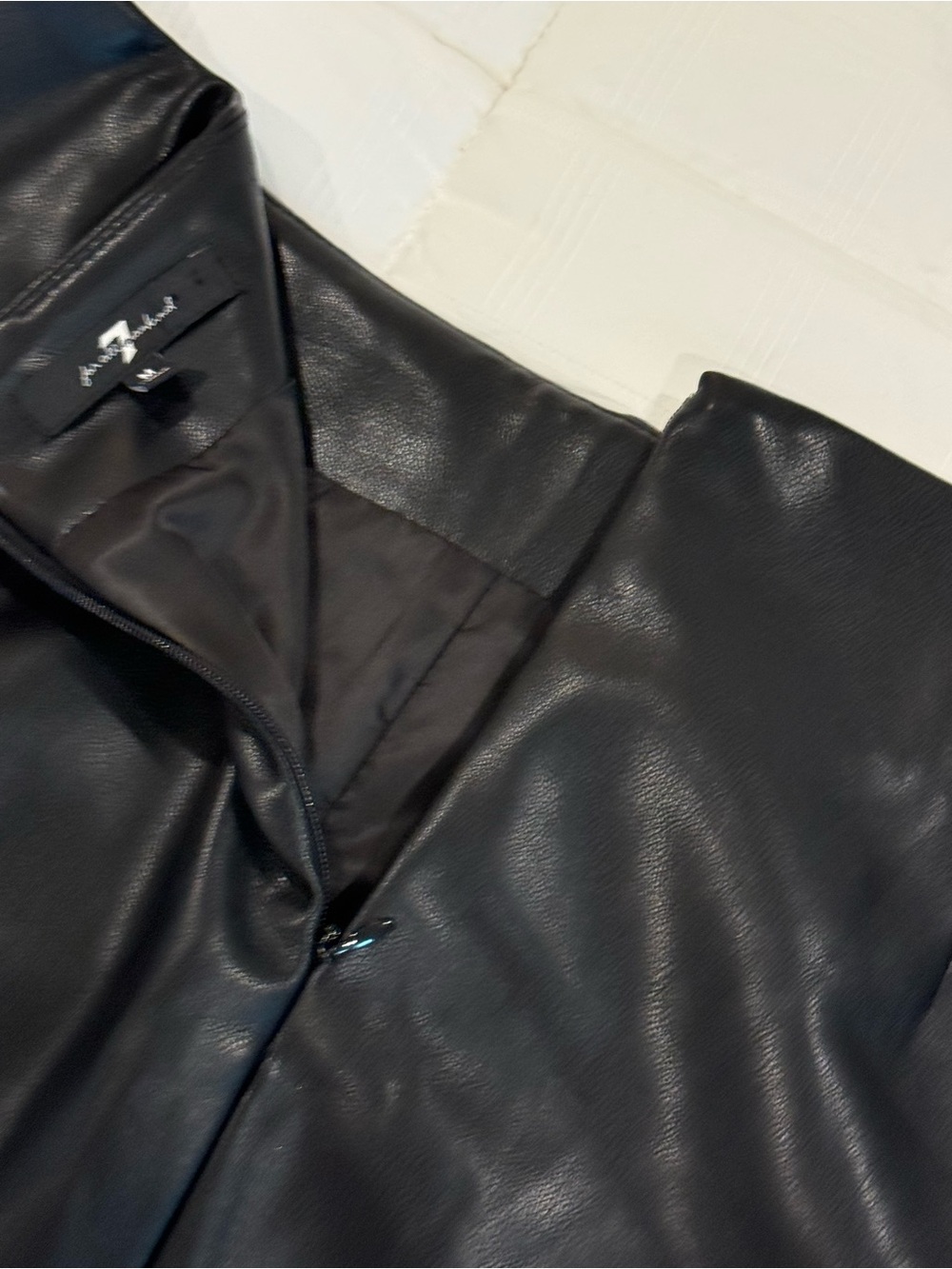 7 For All Mankind Black Faux Leather Skort Size M - Picture 8 of 12